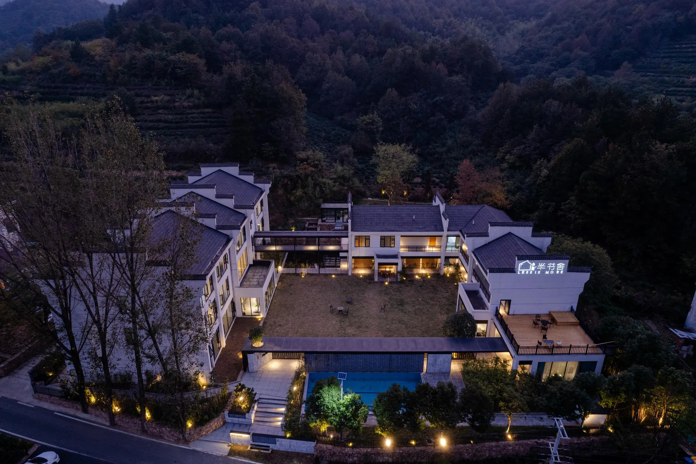 少间·半书舍与所在地景观